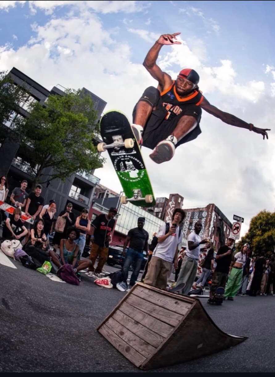 Leon Toppin performing a kickflip
